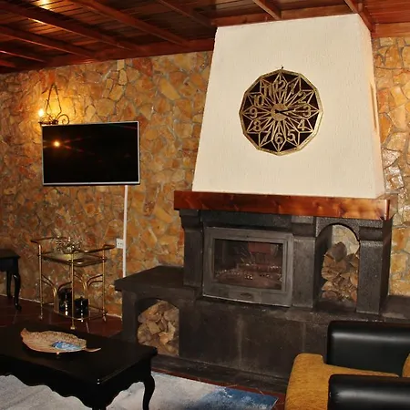 Rib's House